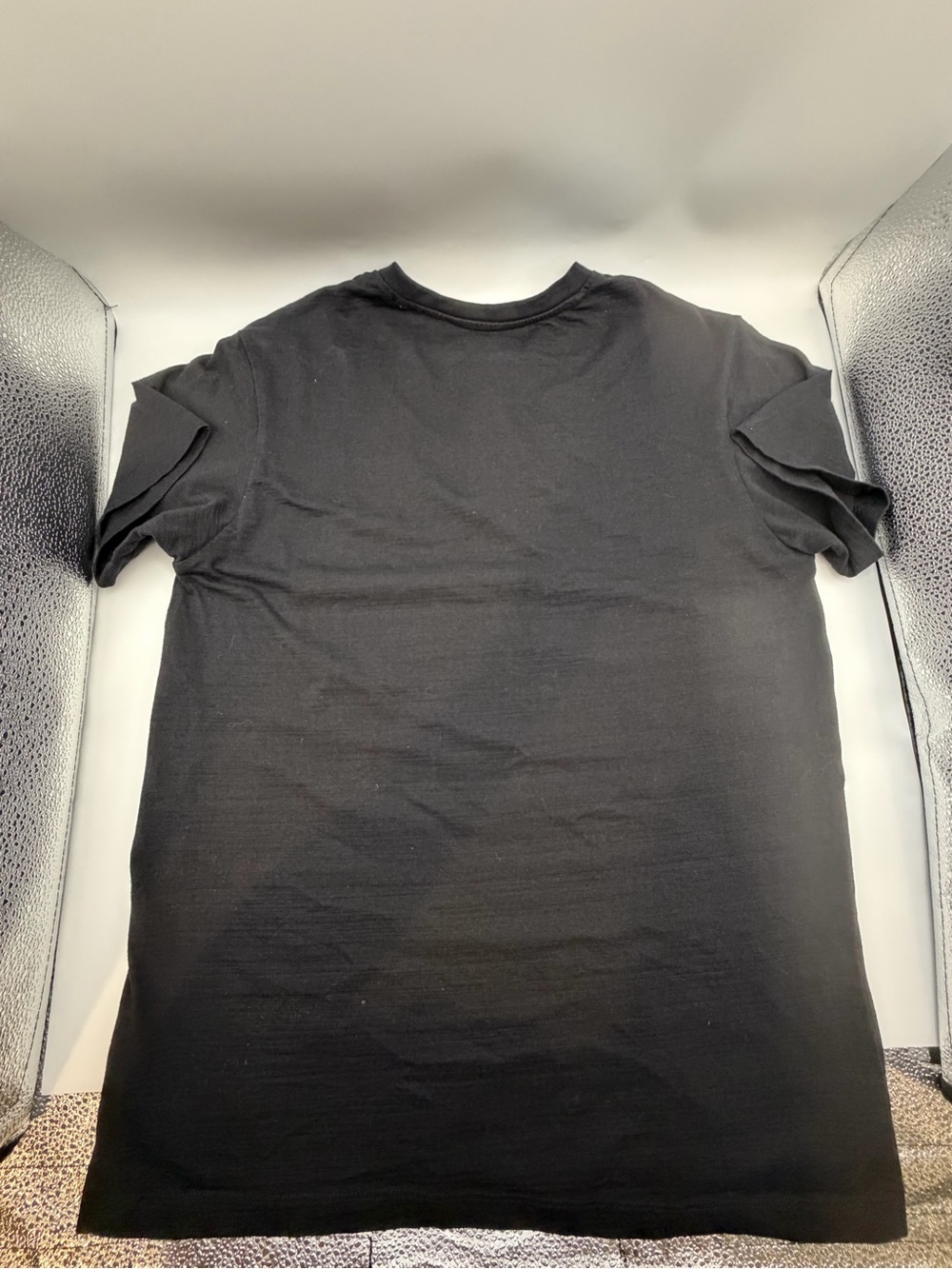 Kenneth Cole Black Short Sleeve Henley Tee Size Small - Picture 2 of 6